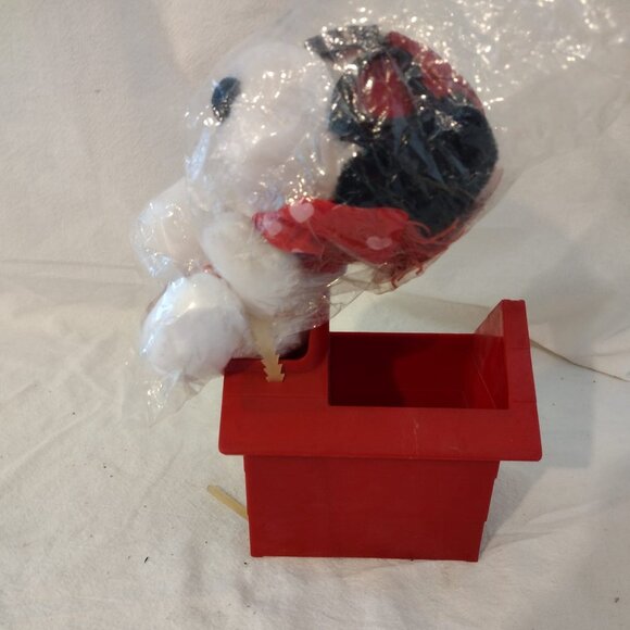 Vintage Teleflora Valentine's Day Flying Ace Plush Snoopy and Dog House Flower P - Picture 1 of 8